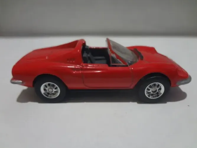Miniatura Hot Wheels Ferrari Dino 246 GTS - 17jcd