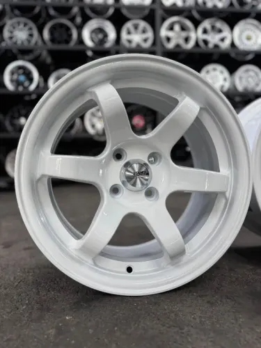 rodas TE37 aro 15 Branca