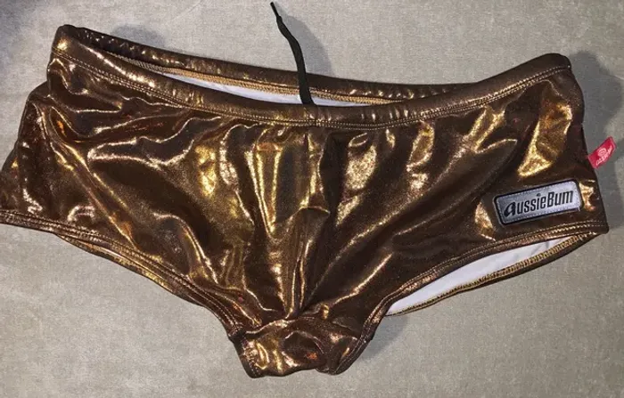 Sunga masculina dourada tamanho M