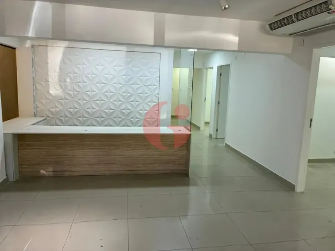 Sala comercial para locação com recepção, 6 salas, 2 banheiros e 2 vagas de garagem- 100 m