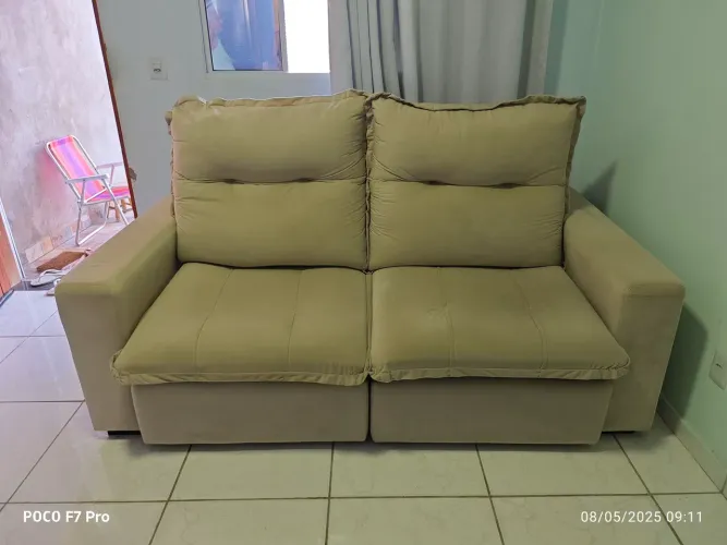 Sofá 3 lugares confortável e elegante