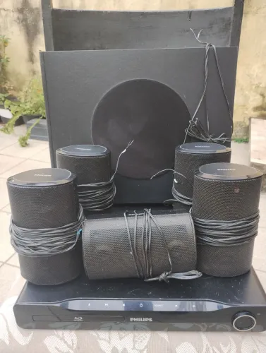 Vende se blu-ray funcionando tudo, tem 5 caixas e uma caixa de sub, preço de desapego