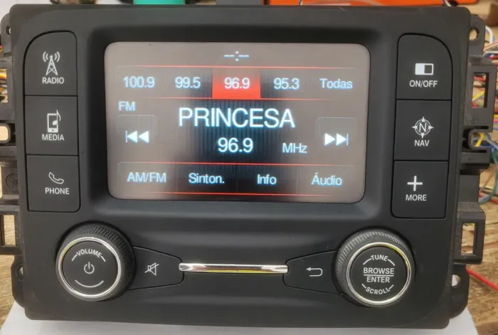 Rádio Original Fiat Toro com GPS e pega camera de Ré