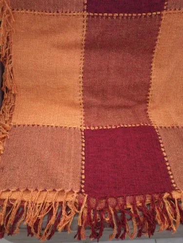 Manta Patchwork em Tecido - Detalhes em Franja