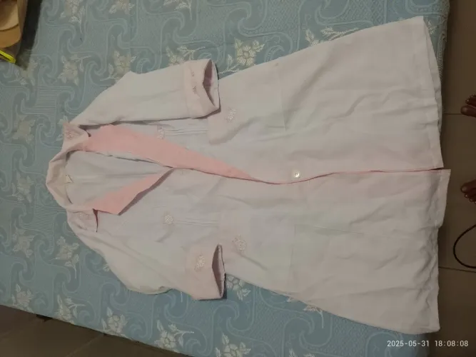 Jaleco Novo Branco com Detalhes Rosa