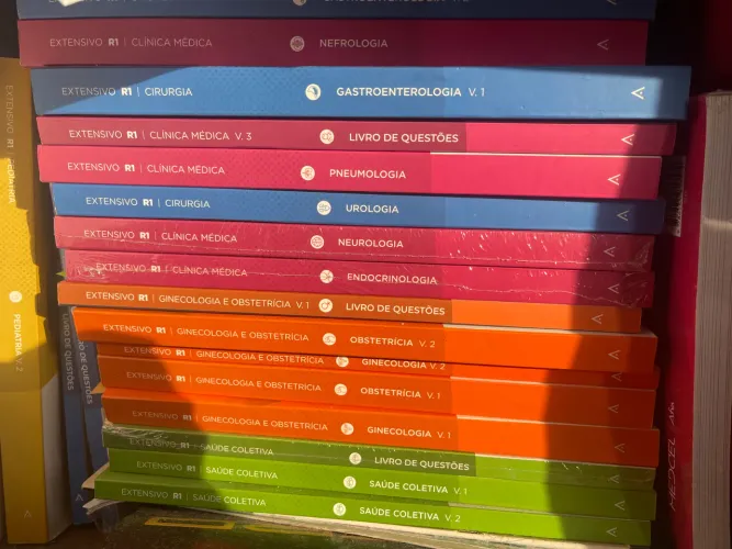 Livros MEDCEL extensivo R1 coleção completa + livros de questões