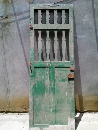 Porta de corredor de casa antiga (grade)