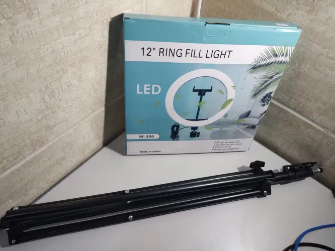 Ring Light 12" LED com Tripé - Ideal para fotos e vídeos/Selfies e Streaming Online.