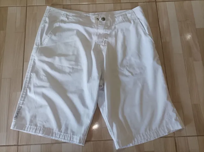 Bermuda branca kayland