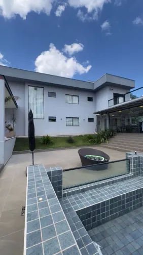 Lindíssima casa a venda em condomínio próximo de Varginha