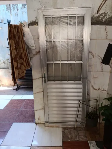 Porta de alumínio com vidro  nova