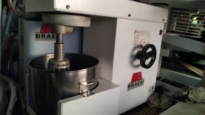 Batedeira industrial de 15 litros Braesi