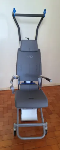 Cadeira ESCALADORA MOTORIZADA LIFTKAR SANO (usada)