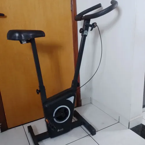 BICICLETA ERGOMÉTRICA VERTICAL 