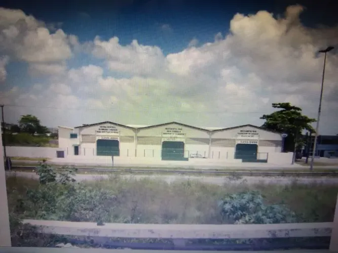 Galpão 1200m² em terreno de 2330m² na Av. Recife a 500m das BRs 101 e 232
