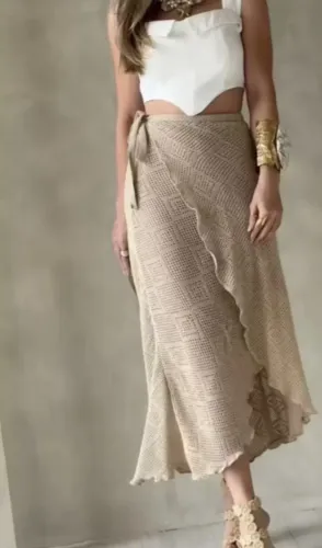 Pareô - Saia Longa Crochê Bege - Elegância e Conforto