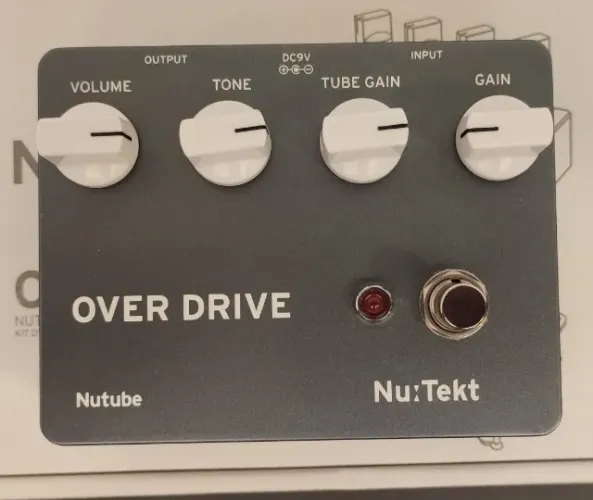 Korg Nu:Tekt Overdrive OD-S (Japonês, valvulado Nutube)