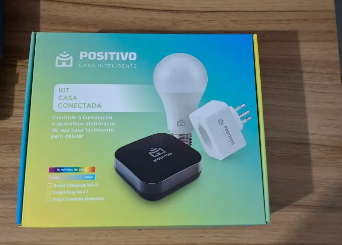 Kit Casa Inteligente Positivo - Smart Lâmpada Wi-Fi + Smart Plug Wi-Fi