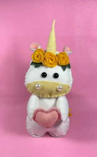 Unicórnio de feltro - Rosas e cauda amarelas