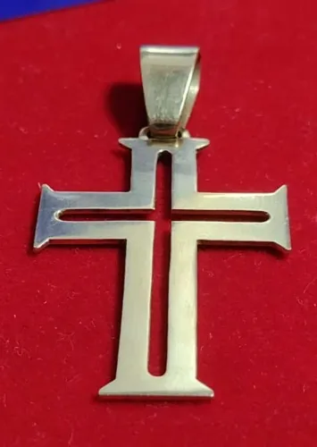 Pingente Cruz Vazado Ouro 18 Kilates 4.20 Gramas 35 mm Passador para Cordão 6 a 8 mm