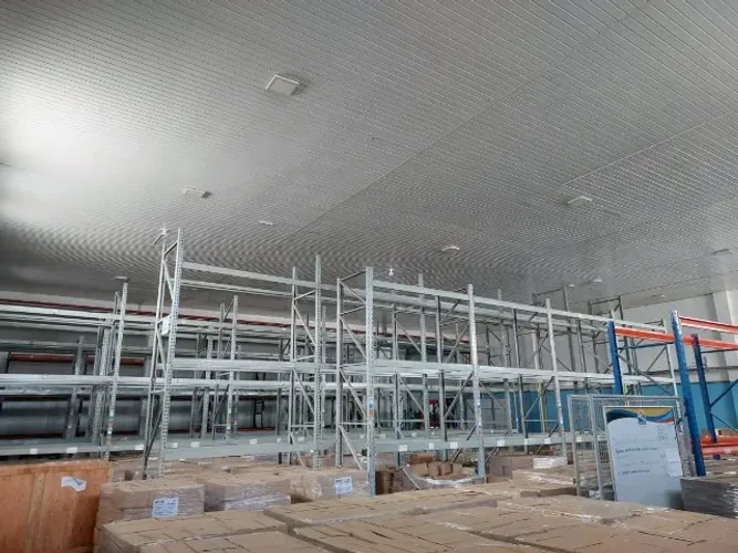 Excelente Galpão Industrial e Logísticos 3.300m² c/ Docas e Pátio / AVCB e Habit-se