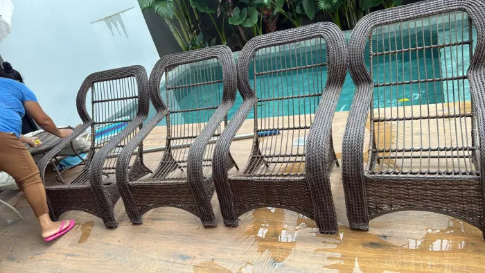 Jogo de Cadeiras de fibra sintética e Chaise  para Área Externa