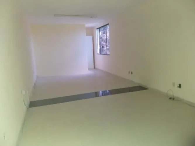 Sala Comercial em Lauro de Freitas 