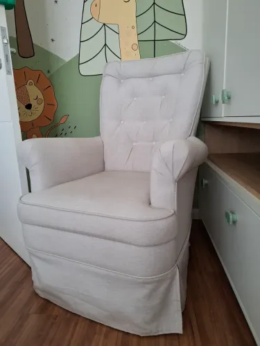 Poltrona de amamentação com balanço