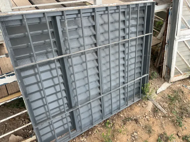 Janelas de ferro 1x1 com grade