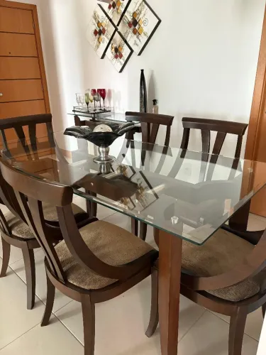 MESA DE JANTAR 1,80CM DE MADEIRA MACIÇA 6 CADEIRAS SEMI-NOVA 