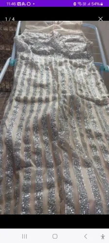 Vestido de Festa com Detalhes em Glitter