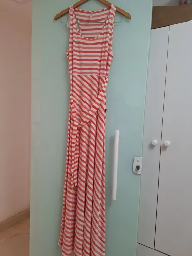 Vestido listrado vermelho e branco