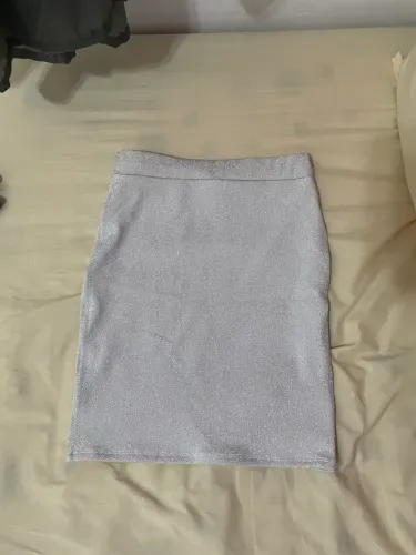 Saia colada tubinho brilhosa branca