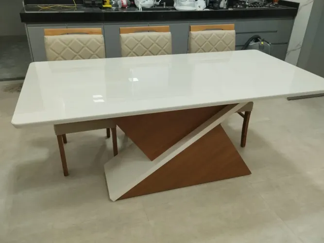 Mesa de Jantar Design Moderno de madeira 
