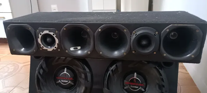 Caixa de Som para Carro com Alto Falantes ,cornetas e módulos 