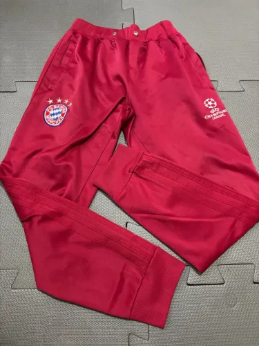 Calça de Moletom Adidas Bayern de Munique