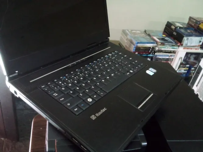 4 computadores para reposição de peças: 2 desktops e 2 notebook