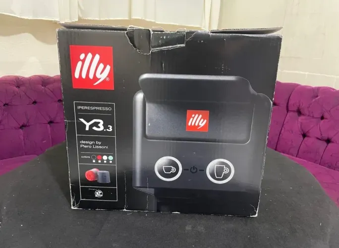 Cafeteira /Máquina de Café Illy Y3.3 - Nova na caixa