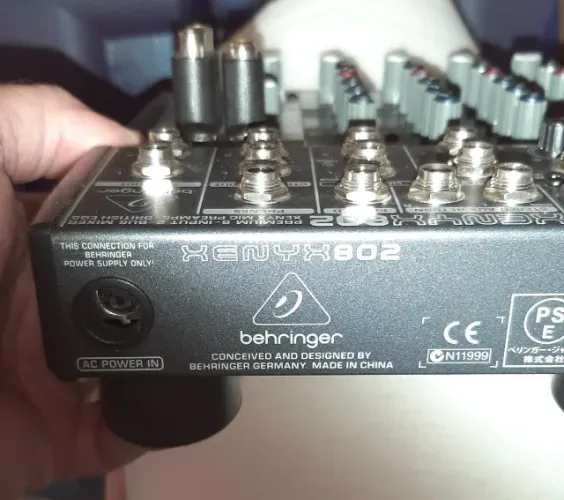Mesa de Som Console Behringer 802 Xenyx de mistura