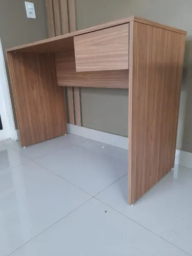 Escrivaninha de madeira Mdf com gaveta