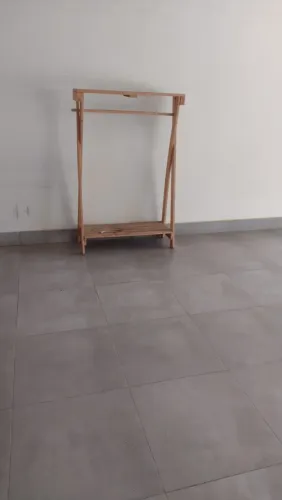 Arara de madeira Nova