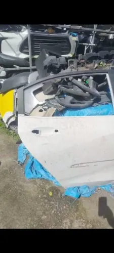 Porta trase Onix sedan 2020 2021/2022 2023/2024 câmbio 25 lado direito passageiro