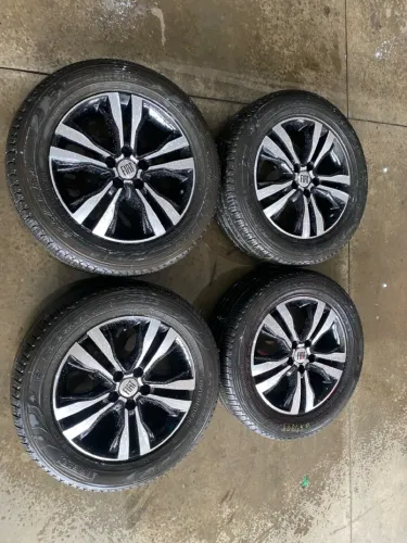 Rodas aro 17 Fiat toro + pneus seminovos pirelli 