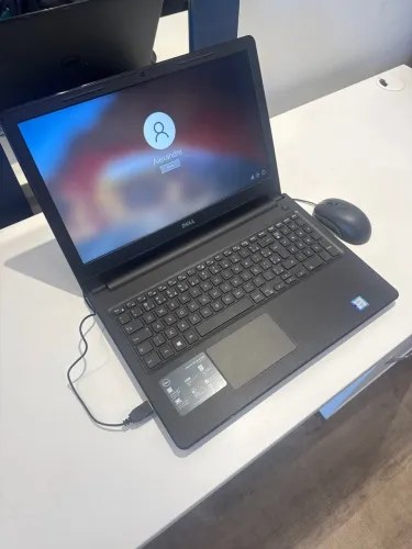 Notebook Dell - Tela grande e desempenho confiável