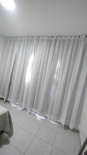 Instalação de cortinas persianas e trilhos suíço