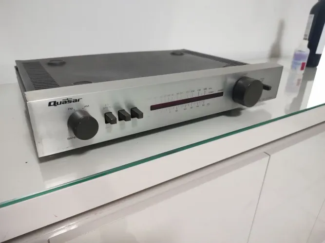 Rádio AM/FM Quasar - Vintage Qt2200 para manutenção