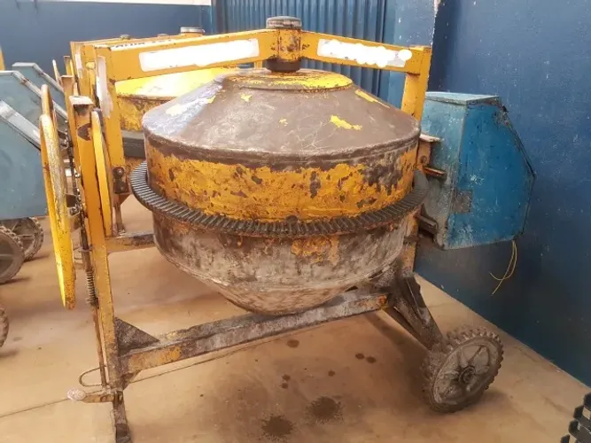 Betoneira Menegotti 400 Litros sem motor (Usada)