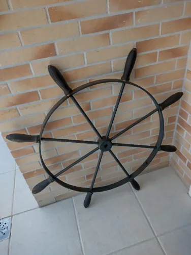 Timão de ferro com linhos de madeira
