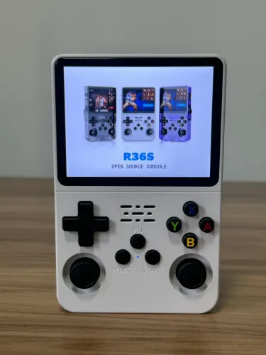 Videogame portátil R36s