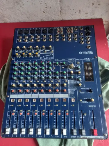 Mesa de som yamaha 12 canais